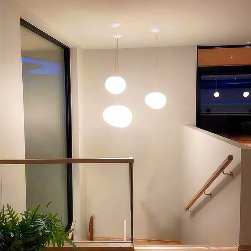 ثريا مفردة بيضاء على شكل حصى ب - مراجعة Desk Setup Minimalist وسعره
