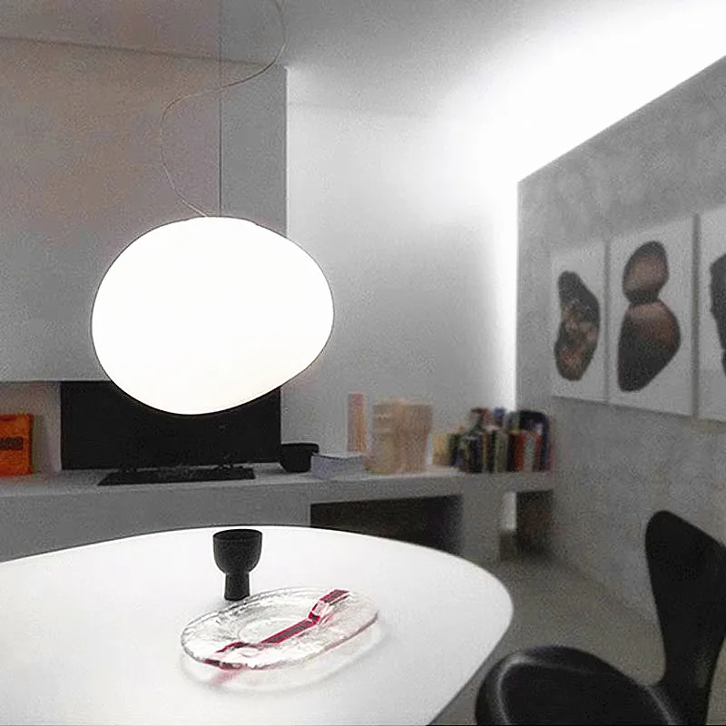 ثريا مفردة بيضاء على شكل حصى ب - مراجعة Desk Setup Minimalist وسعره