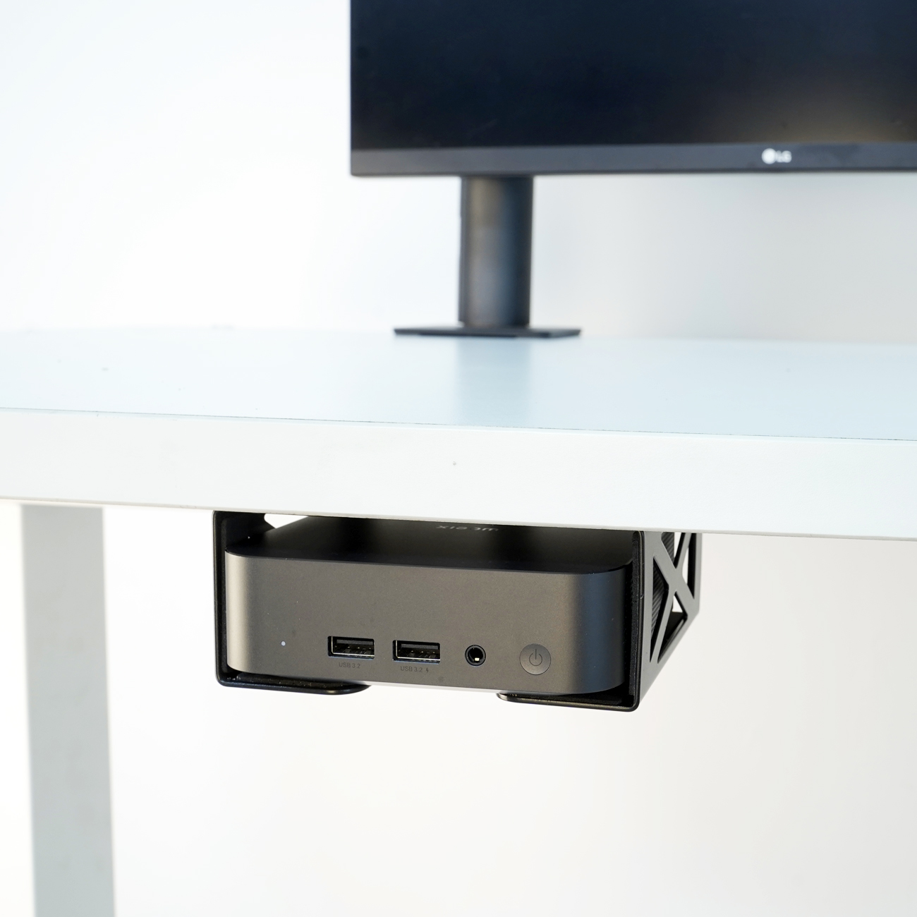 جهاز كمبيوتر محمول تحت المكتب  - مراجعة Desk Setup Xbox وسعره